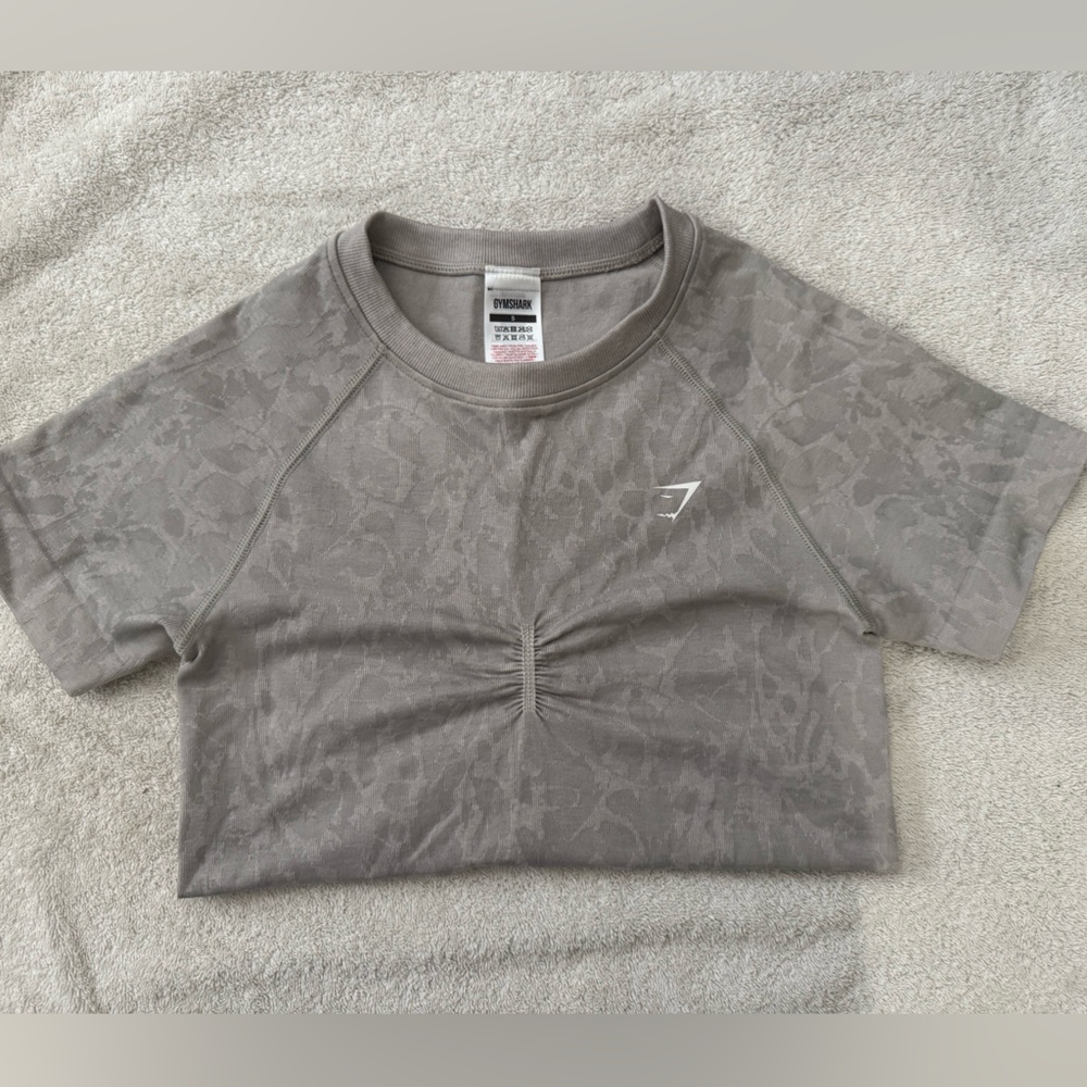 Gymshark Beige/grey stretch Tee